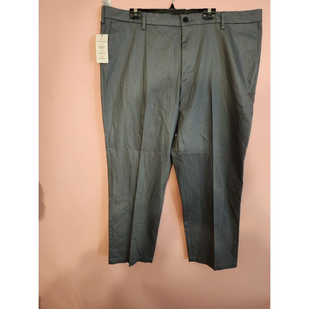 Dockers Signature Khaki Classic Fit Men’s Pants. Size 44×30
